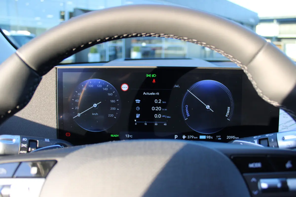 Connect+ 84 kWh | Leder | Parkeersensoren voor en achter | Elektrisch bedienbare voorstoelen | | Achteruitrijcamera | Adaptief demping systeem | Airco (automatisch)