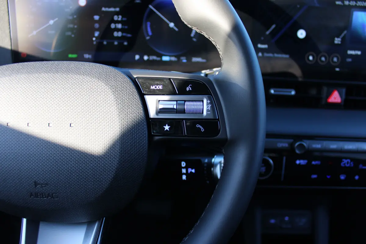 Connect+ 84 kWh | Leder | Parkeersensoren voor en achter | Elektrisch bedienbare voorstoelen | | Achteruitrijcamera | Adaptief demping systeem | Airco (automatisch)
