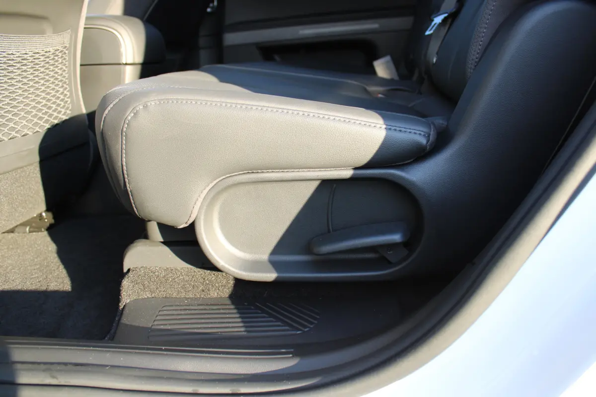 Connect+ 84 kWh | Leder | Parkeersensoren voor en achter | Elektrisch bedienbare voorstoelen | | Achteruitrijcamera | Adaptief demping systeem | Airco (automatisch)