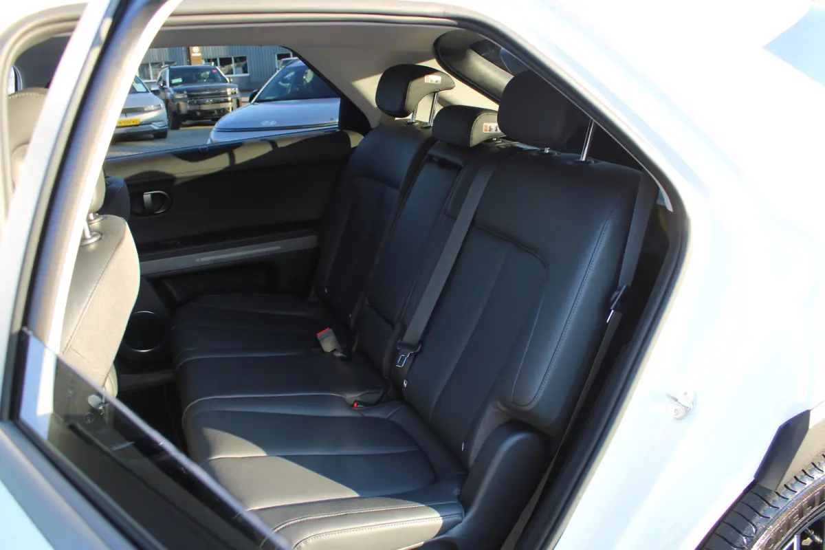 Connect+ 84 kWh | Leder | Parkeersensoren voor en achter | Elektrisch bedienbare voorstoelen | | Achteruitrijcamera | Adaptief demping systeem | Airco (automatisch)