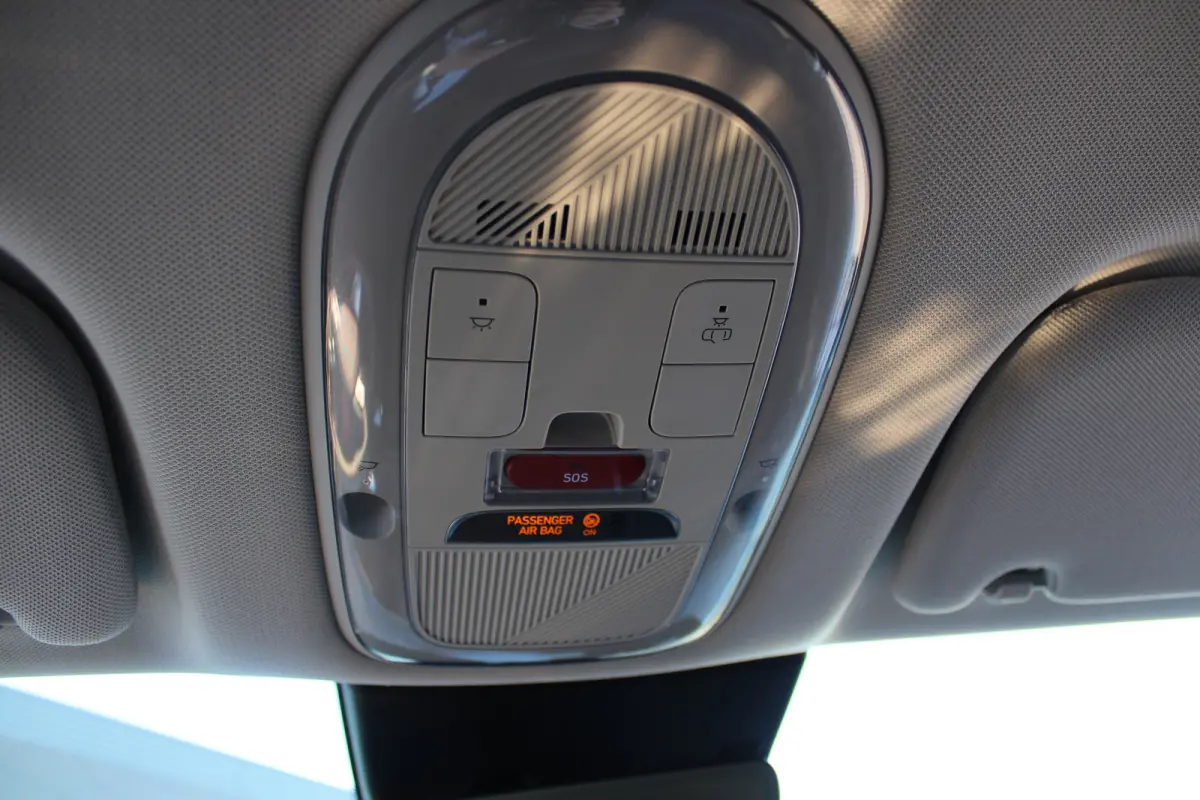 Connect+ 84 kWh | Leder | Parkeersensoren voor en achter | Elektrisch bedienbare voorstoelen | | Achteruitrijcamera | Adaptief demping systeem | Airco (automatisch)