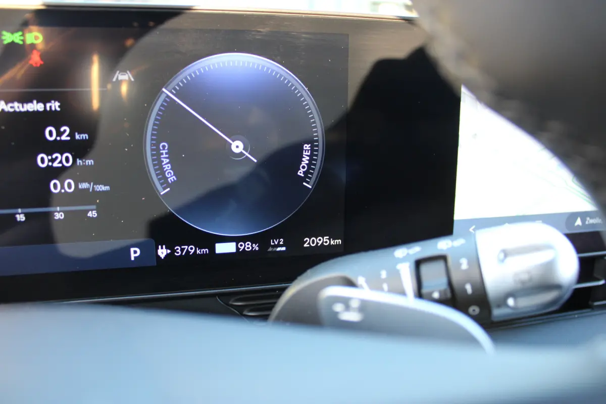 Connect+ 84 kWh | Leder | Parkeersensoren voor en achter | Elektrisch bedienbare voorstoelen | | Achteruitrijcamera | Adaptief demping systeem | Airco (automatisch)