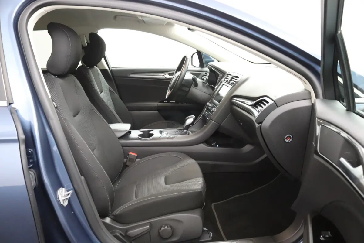 2.0 IVCT HEV Titanium | Camera | Privacy Glass | Navigatie | Cruise Control | Stoelverwarming | Verwarmde Voorruit
