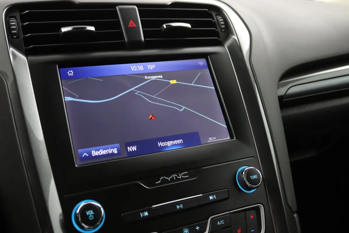 2.0 IVCT HEV Titanium | Camera | Privacy Glass | Navigatie | Cruise Control | Stoelverwarming | Verwarmde Voorruit