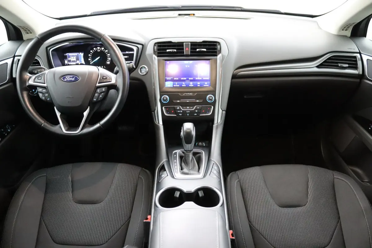 2.0 IVCT HEV Titanium | Camera | Privacy Glass | Navigatie | Cruise Control | Stoelverwarming | Verwarmde Voorruit