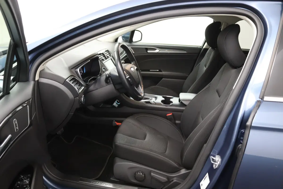 2.0 IVCT HEV Titanium | Camera | Privacy Glass | Navigatie | Cruise Control | Stoelverwarming | Verwarmde Voorruit