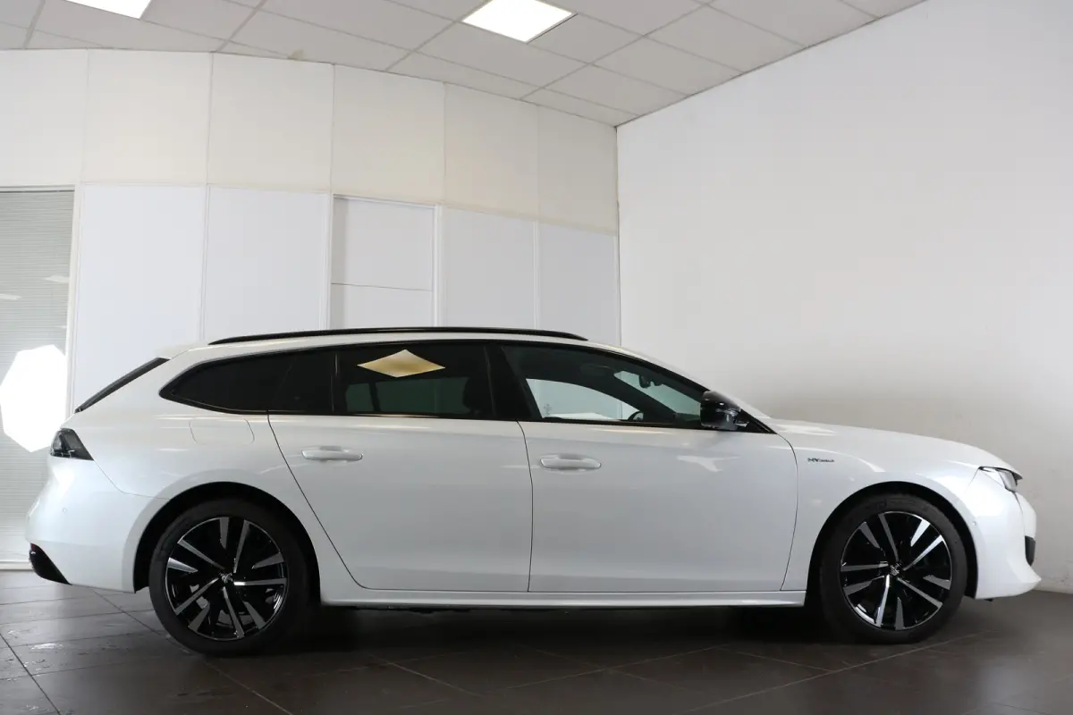 GT Hybrid 225 e-EAT8 | Camera | Navi | Stoelverwarming | Leder/Stof! | 18'' Lichtemetaal | Ad. Cruise control | Keyless | PDC V+A |