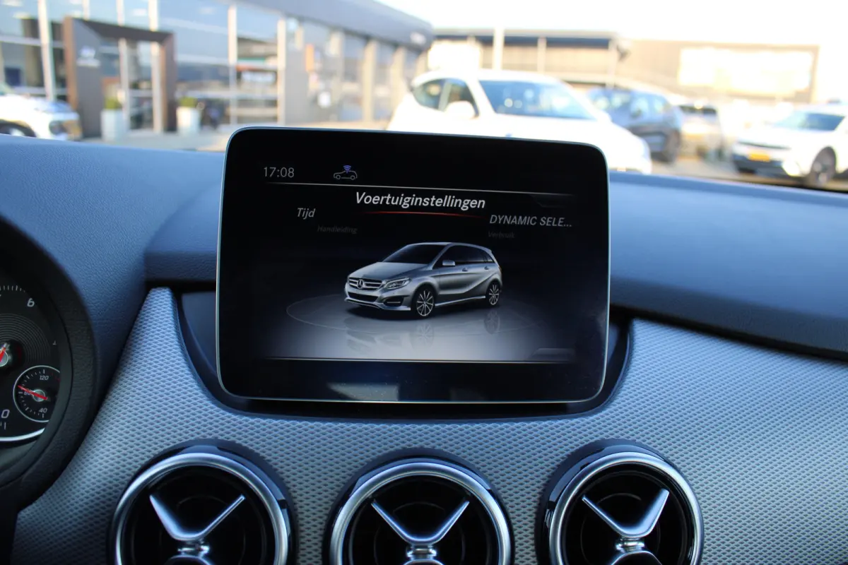 180 Ambition | Navigatie | Cruise Control | Airco | 18 inch velgen | Parkeersensoren voor+achter | | Achterbank in delen neerklapbaar | Airco | Alarm klasse 1(startblokkering)