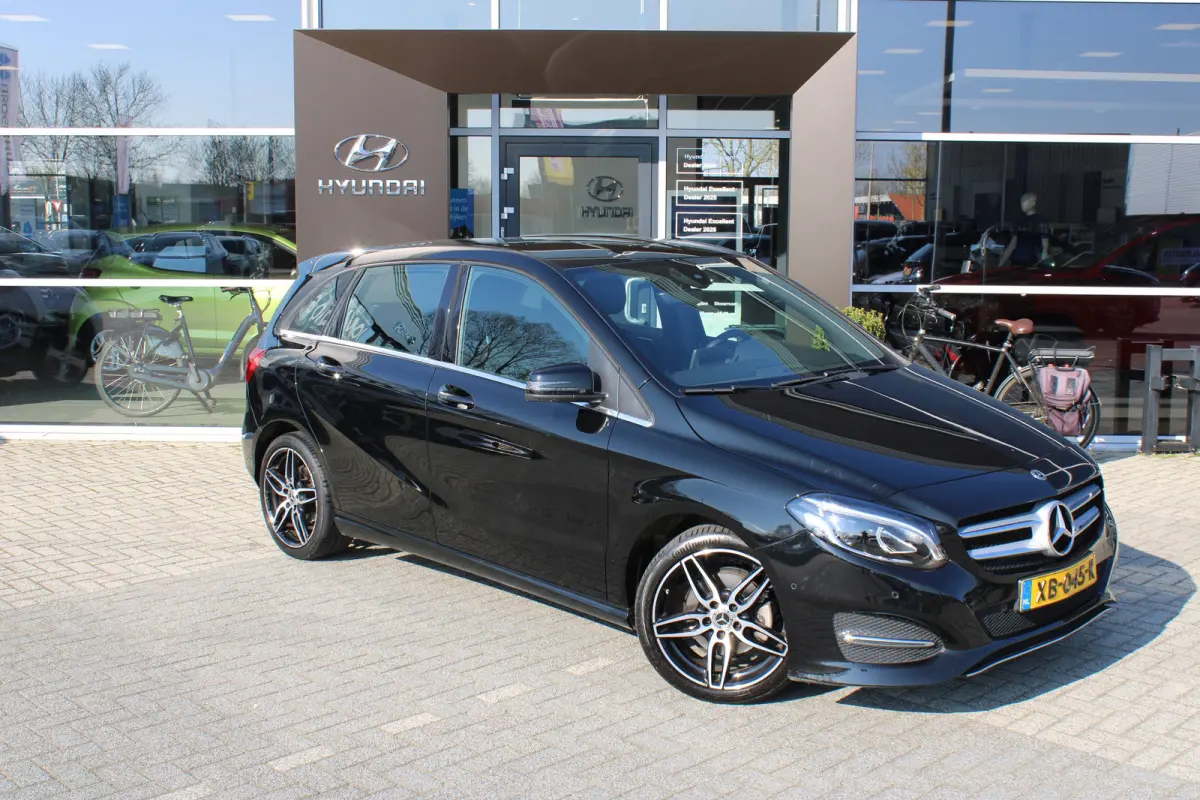 180 Ambition | Navigatie | Cruise Control | Airco | 18 inch velgen | Parkeersensoren voor+achter | | Achterbank in delen neerklapbaar | Airco | Alarm klasse 1(startblokkering)