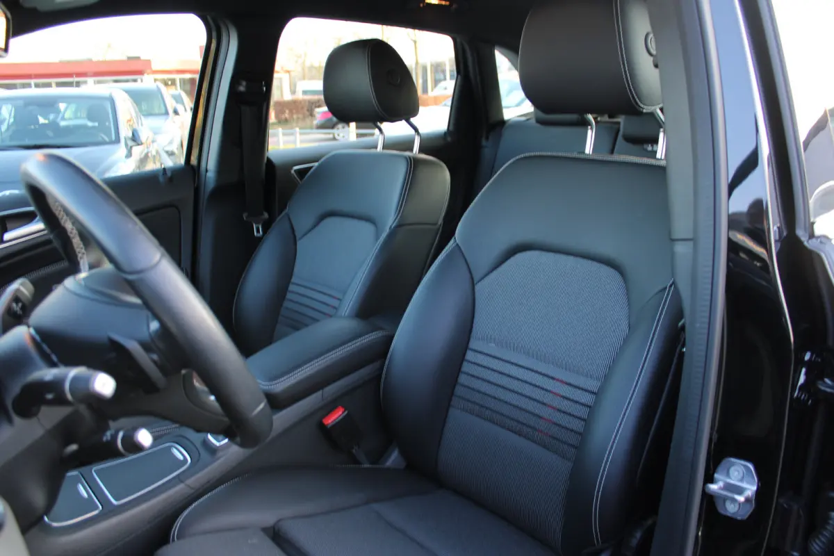 180 Ambition | Navigatie | Cruise Control | Airco | 18 inch velgen | Parkeersensoren voor+achter | | Achterbank in delen neerklapbaar | Airco | Alarm klasse 1(startblokkering)