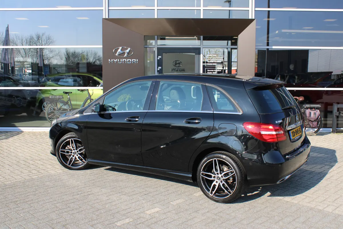 180 Ambition | Navigatie | Cruise Control | Airco | 18 inch velgen | Parkeersensoren voor+achter | | Achterbank in delen neerklapbaar | Airco | Alarm klasse 1(startblokkering)