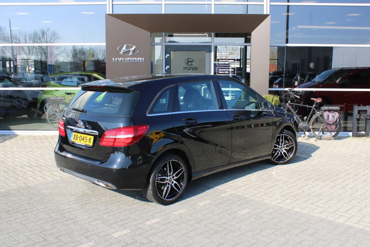 180 Ambition | Navigatie | Cruise Control | Airco | 18 inch velgen | Parkeersensoren voor+achter | | Achterbank in delen neerklapbaar | Airco | Alarm klasse 1(startblokkering)