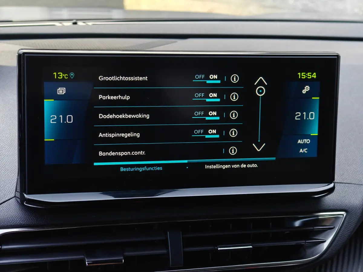 1.6 Plug-In Hybride | Navigatie | Adapt. Cruise | Climate Control | Camera | 19'' L.M. | 7,4 kW lader | Achterbank in delen neerklapbaar | Achteruitrijcamera