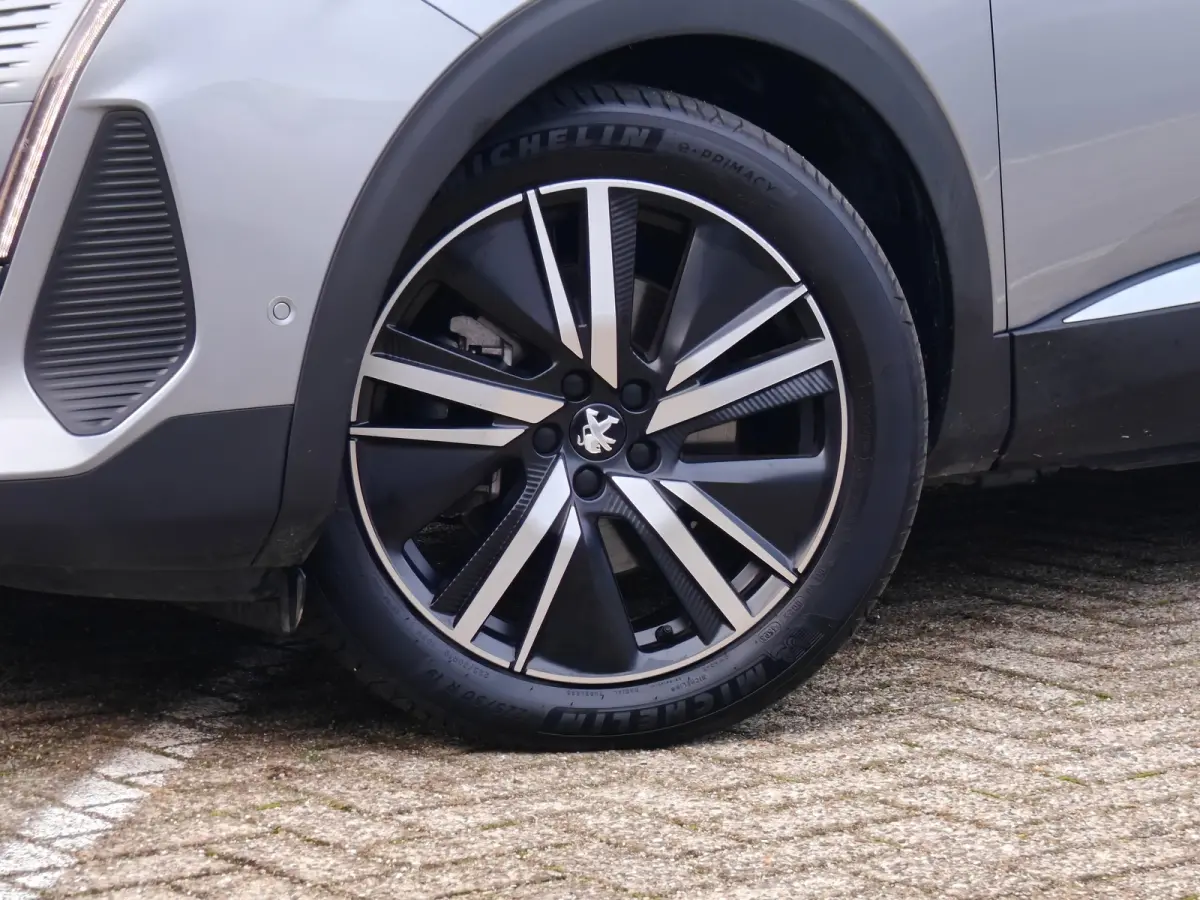1.6 Plug-In Hybride | Navigatie | Adapt. Cruise | Climate Control | Camera | 19'' L.M. | 7,4 kW lader | Achterbank in delen neerklapbaar | Achteruitrijcamera