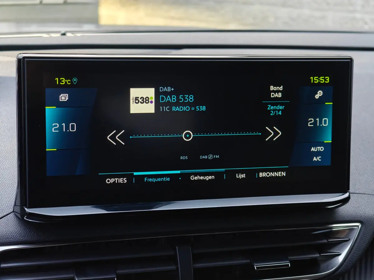 1.6 Plug-In Hybride | Navigatie | Adapt. Cruise | Climate Control | Camera | 19'' L.M. | 7,4 kW lader | Achterbank in delen neerklapbaar | Achteruitrijcamera