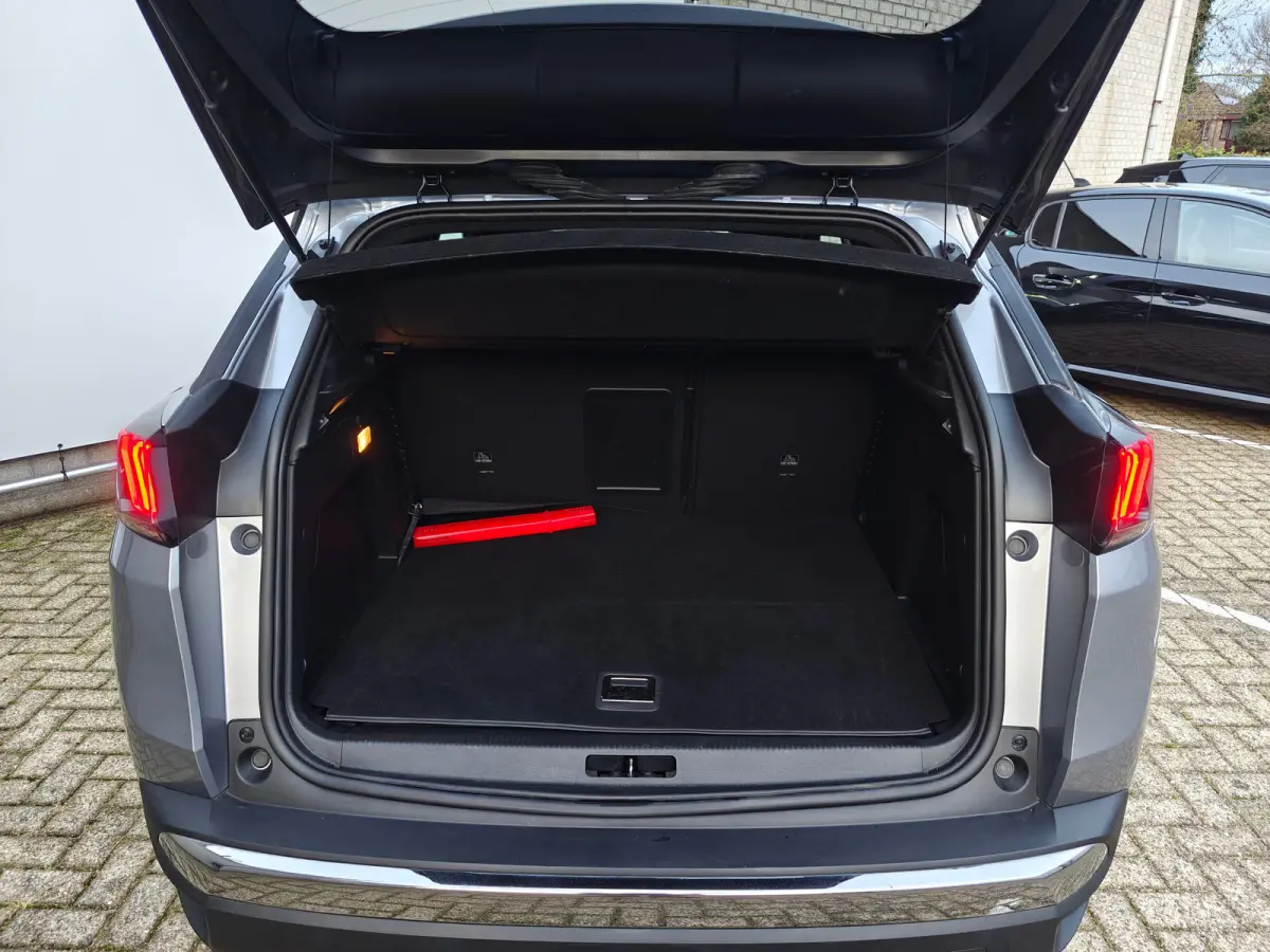 1.6 Plug-In Hybride | Navigatie | Adapt. Cruise | Climate Control | Camera | 19'' L.M. | 7,4 kW lader | Achterbank in delen neerklapbaar | Achteruitrijcamera