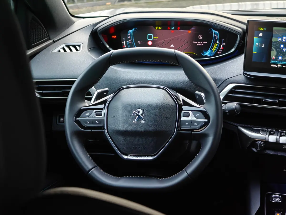 1.6 Plug-In Hybride | Navigatie | Adapt. Cruise | Climate Control | Camera | 19'' L.M. | 7,4 kW lader | Achterbank in delen neerklapbaar | Achteruitrijcamera