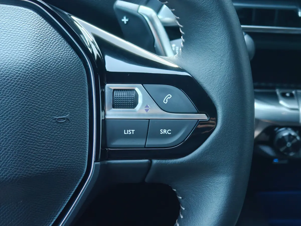 1.6 Plug-In Hybride | Navigatie | Adapt. Cruise | Climate Control | Camera | 19'' L.M. | 7,4 kW lader | Achterbank in delen neerklapbaar | Achteruitrijcamera