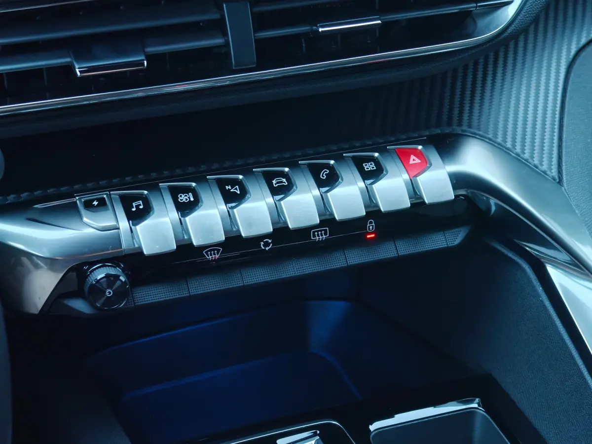 1.6 Plug-In Hybride | Navigatie | Adapt. Cruise | Climate Control | Camera | 19'' L.M. | 7,4 kW lader | Achterbank in delen neerklapbaar | Achteruitrijcamera