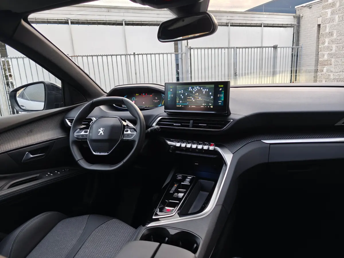 1.6 Plug-In Hybride | Navigatie | Adapt. Cruise | Climate Control | Camera | 19'' L.M. | 7,4 kW lader | Achterbank in delen neerklapbaar | Achteruitrijcamera