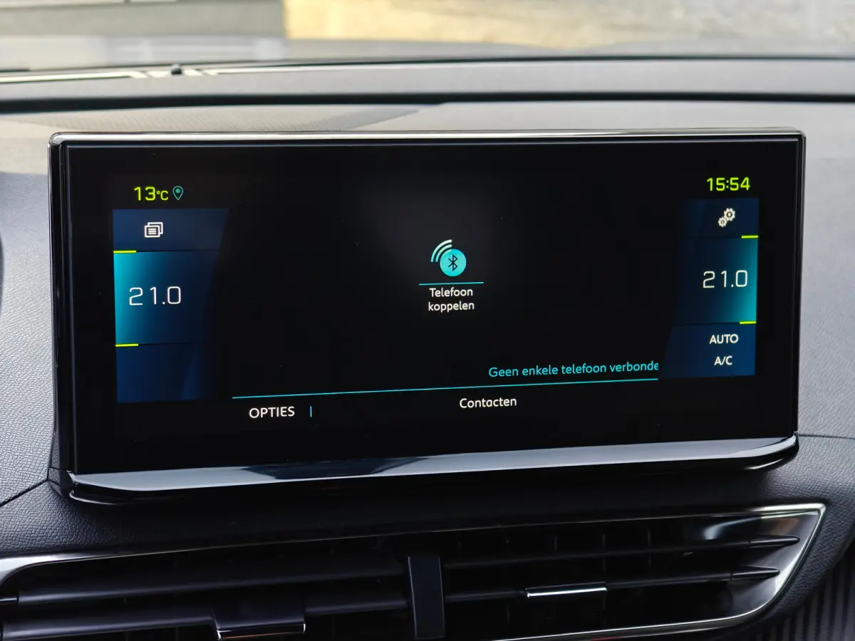 1.6 Plug-In Hybride | Navigatie | Adapt. Cruise | Climate Control | Camera | 19'' L.M. | 7,4 kW lader | Achterbank in delen neerklapbaar | Achteruitrijcamera