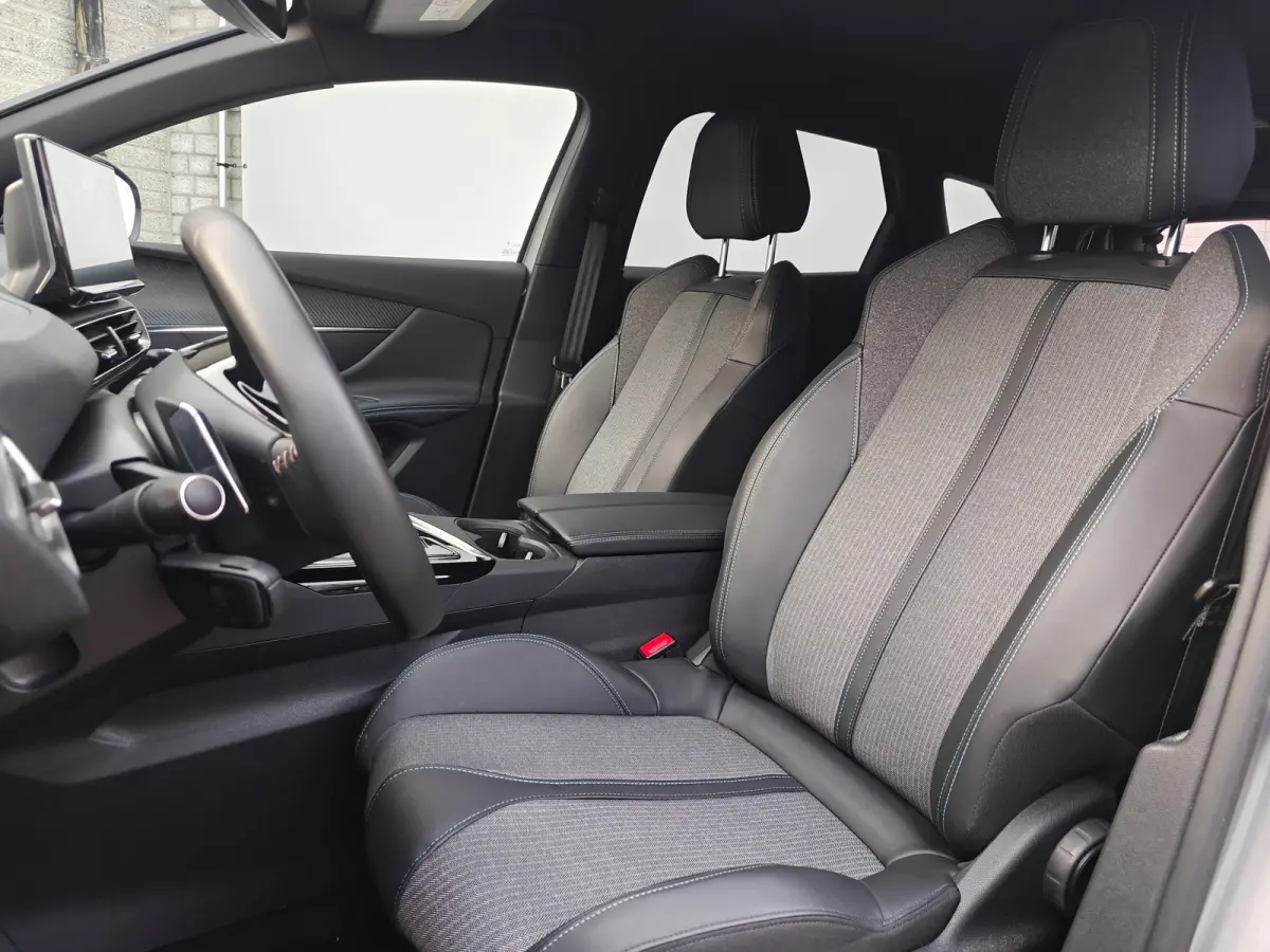 1.6 Plug-In Hybride | Navigatie | Adapt. Cruise | Climate Control | Camera | 19'' L.M. | 7,4 kW lader | Achterbank in delen neerklapbaar | Achteruitrijcamera