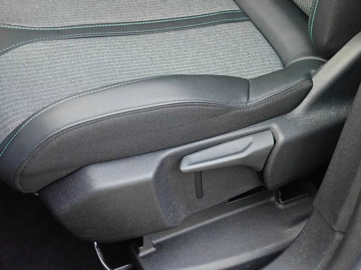1.6 Plug-In Hybride | Navigatie | Adapt. Cruise | Climate Control | Camera | 19'' L.M. | 7,4 kW lader | Achterbank in delen neerklapbaar | Achteruitrijcamera