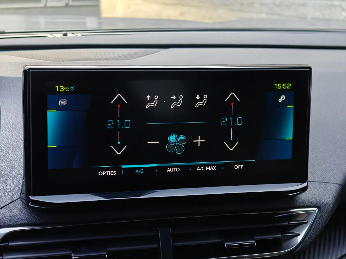 1.6 Plug-In Hybride | Navigatie | Adapt. Cruise | Climate Control | Camera | 19'' L.M. | 7,4 kW lader | Achterbank in delen neerklapbaar | Achteruitrijcamera