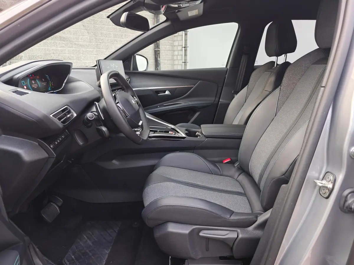 1.6 Plug-In Hybride | Navigatie | Adapt. Cruise | Climate Control | Camera | 19'' L.M. | 7,4 kW lader | Achterbank in delen neerklapbaar | Achteruitrijcamera