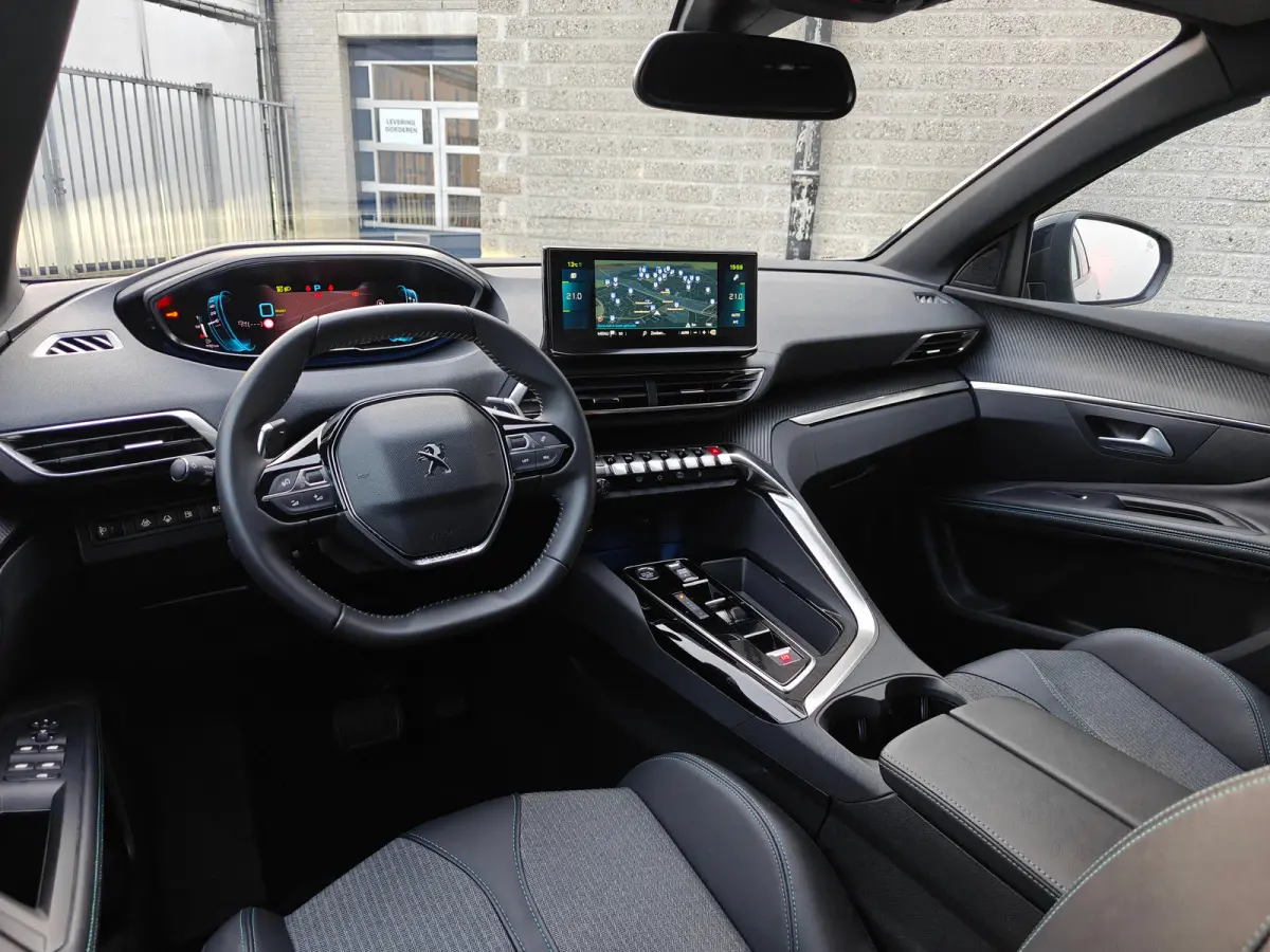1.6 Plug-In Hybride | Navigatie | Adapt. Cruise | Climate Control | Camera | 19'' L.M. | 7,4 kW lader | Achterbank in delen neerklapbaar | Achteruitrijcamera