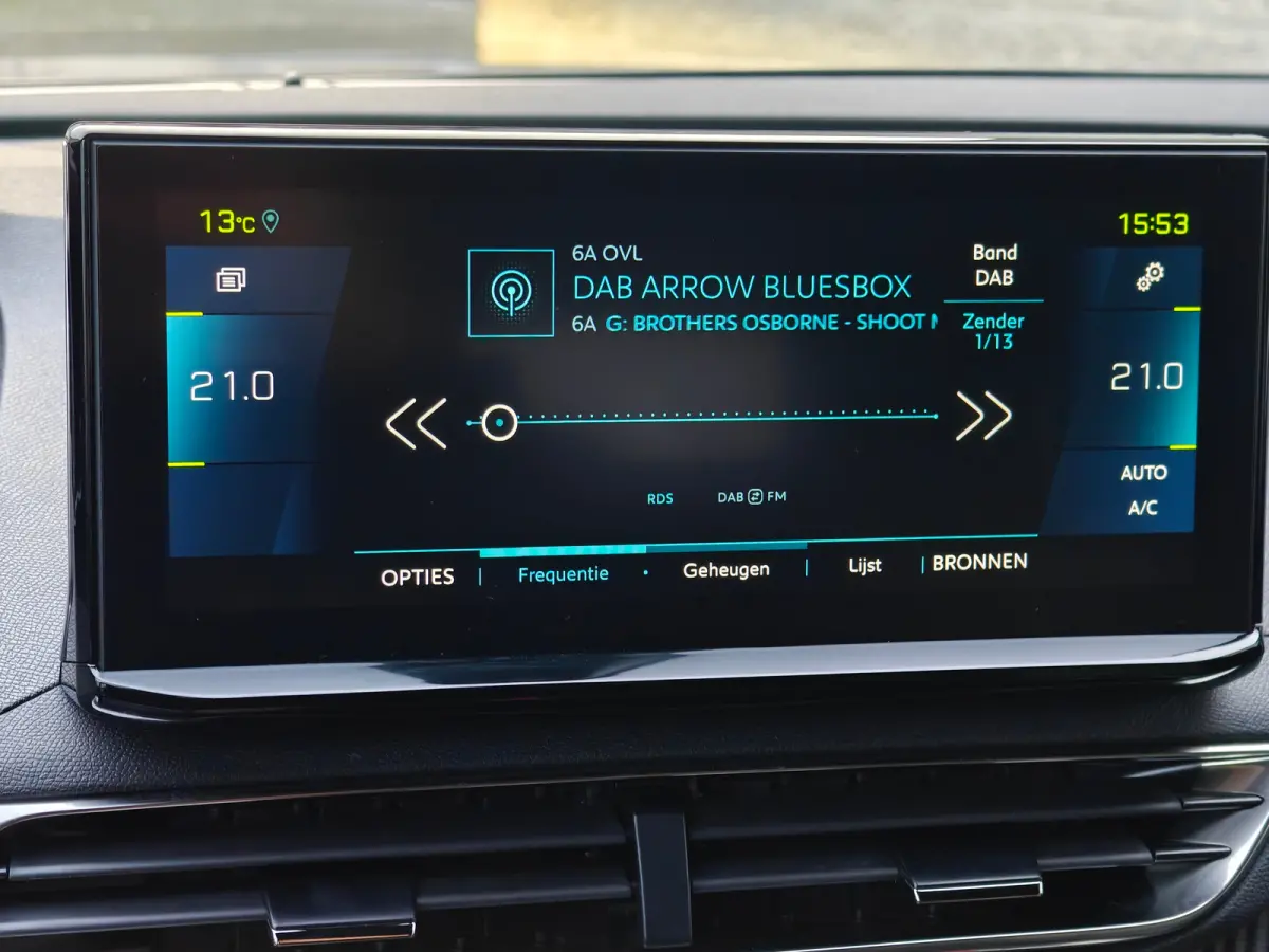 1.6 Plug-In Hybride | Navigatie | Adapt. Cruise | Climate Control | Camera | 19'' L.M. | 7,4 kW lader | Achterbank in delen neerklapbaar | Achteruitrijcamera