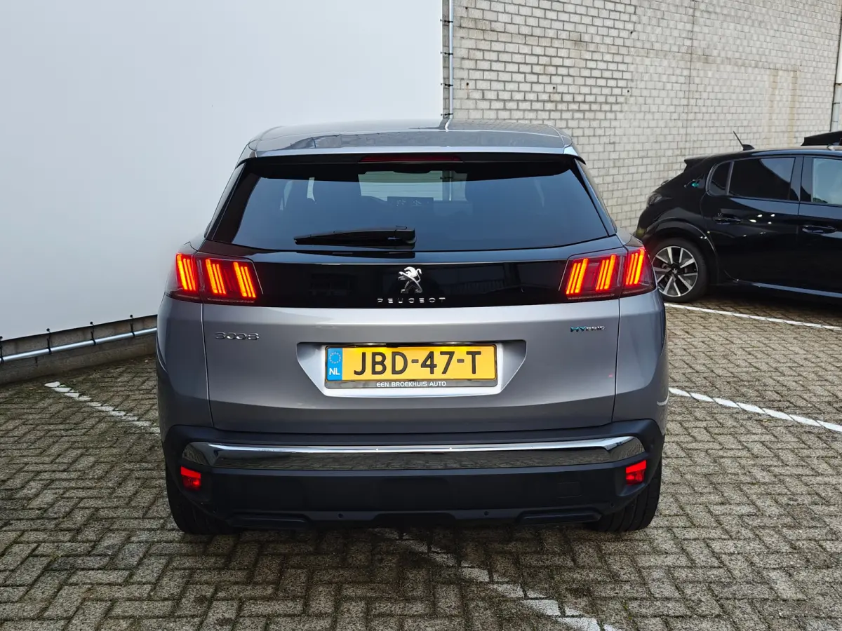 1.6 Plug-In Hybride | Navigatie | Adapt. Cruise | Climate Control | Camera | 19'' L.M. | 7,4 kW lader | Achterbank in delen neerklapbaar | Achteruitrijcamera