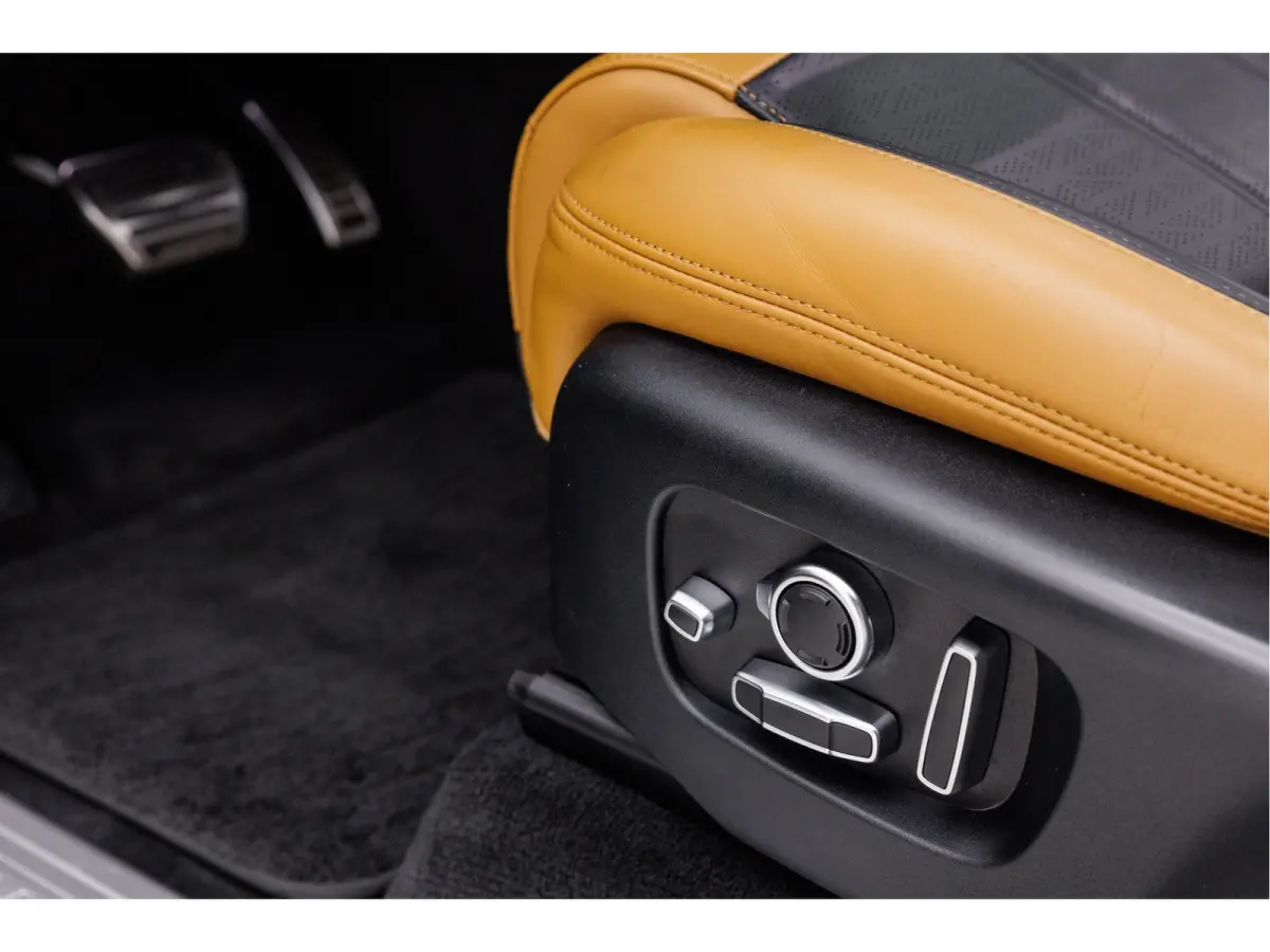 5.0 V8 SC Autobiography | Meridian Audio | Panorama schuifdak | Adaptive Dynamics | Koel-/verwarmbare voor- en achterzittingen |