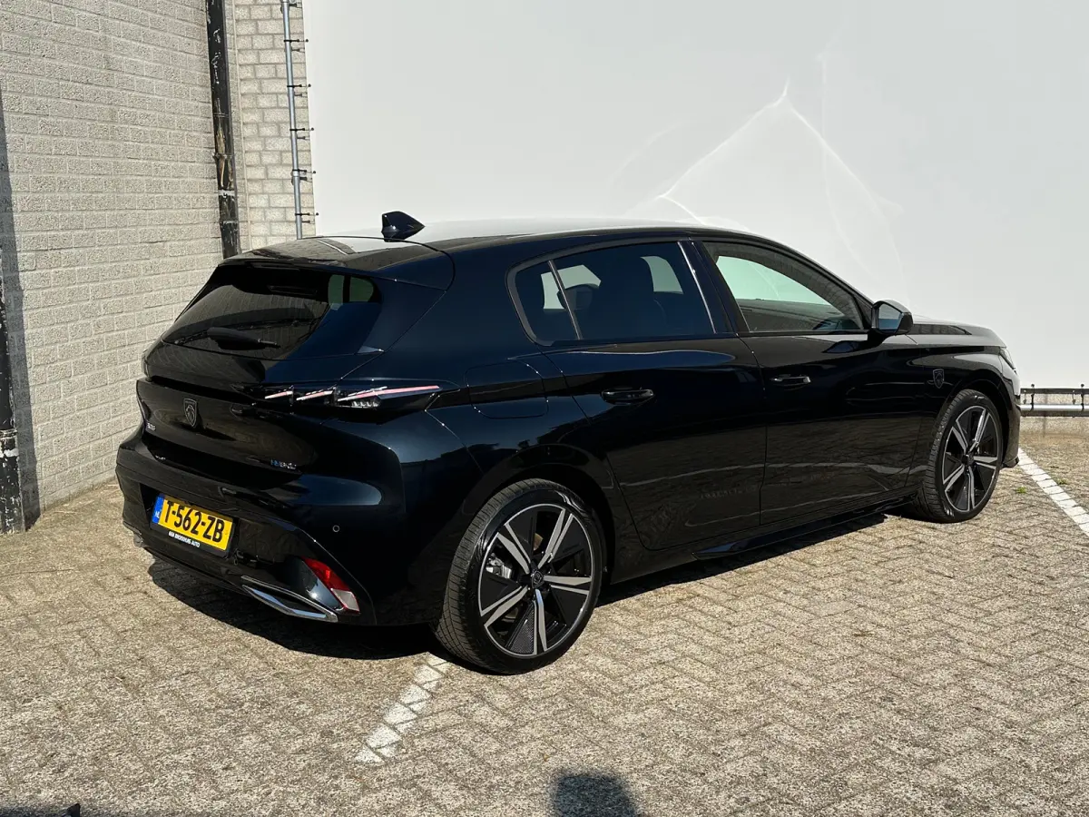 1.6 Plug-in Hybrid 180 GT | Apple Carplay / Android Auto | 360° Camera | Elek. Stoelen | Navigatie | Camera | Adaptieve Cruise Control | Achterbank in delen neerklapbaar | Achteruitrijcamer