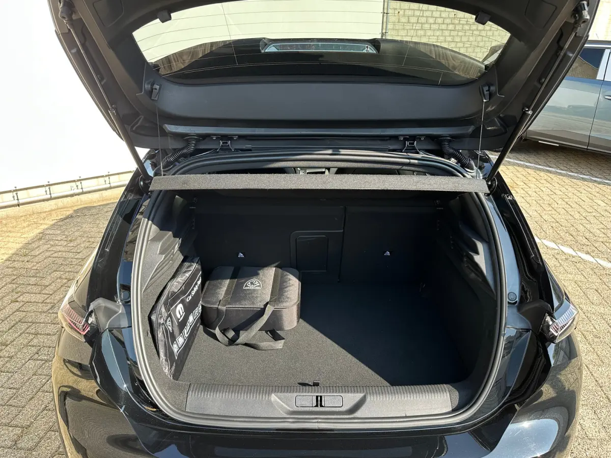 1.6 Plug-in Hybrid 180 GT | Apple Carplay / Android Auto | 360° Camera | Elek. Stoelen | Navigatie | Camera | Adaptieve Cruise Control | Achterbank in delen neerklapbaar | Achteruitrijcamer