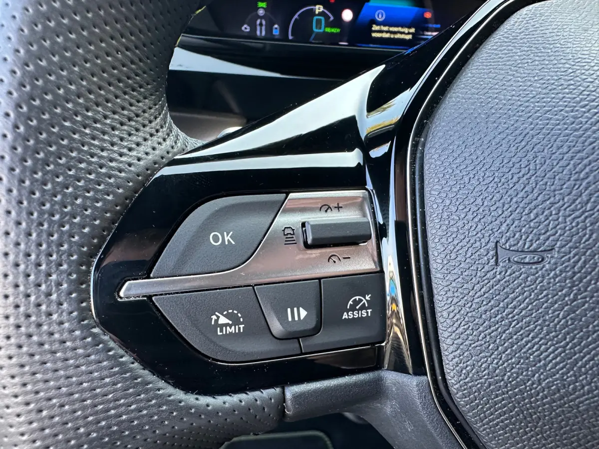 1.6 Plug-in Hybrid 180 GT | Apple Carplay / Android Auto | 360° Camera | Elek. Stoelen | Navigatie | Camera | Adaptieve Cruise Control | Achterbank in delen neerklapbaar | Achteruitrijcamer