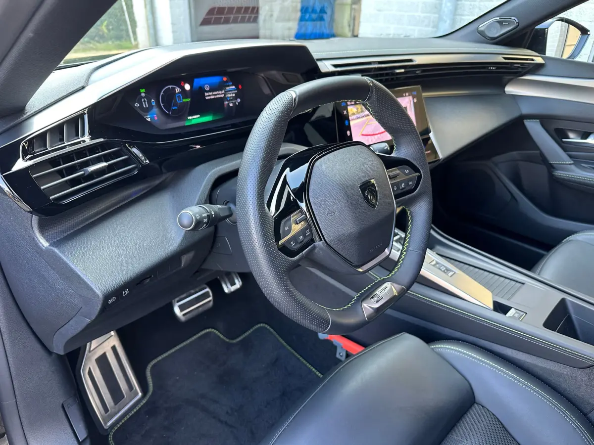 1.6 Plug-in Hybrid 180 GT | Apple Carplay / Android Auto | 360° Camera | Elek. Stoelen | Navigatie | Camera | Adaptieve Cruise Control | Achterbank in delen neerklapbaar | Achteruitrijcamer