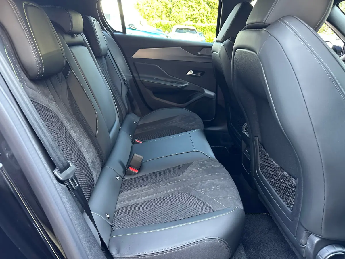 1.6 Plug-in Hybrid 180 GT | Apple Carplay / Android Auto | 360° Camera | Elek. Stoelen | Navigatie | Camera | Adaptieve Cruise Control | Achterbank in delen neerklapbaar | Achteruitrijcamer