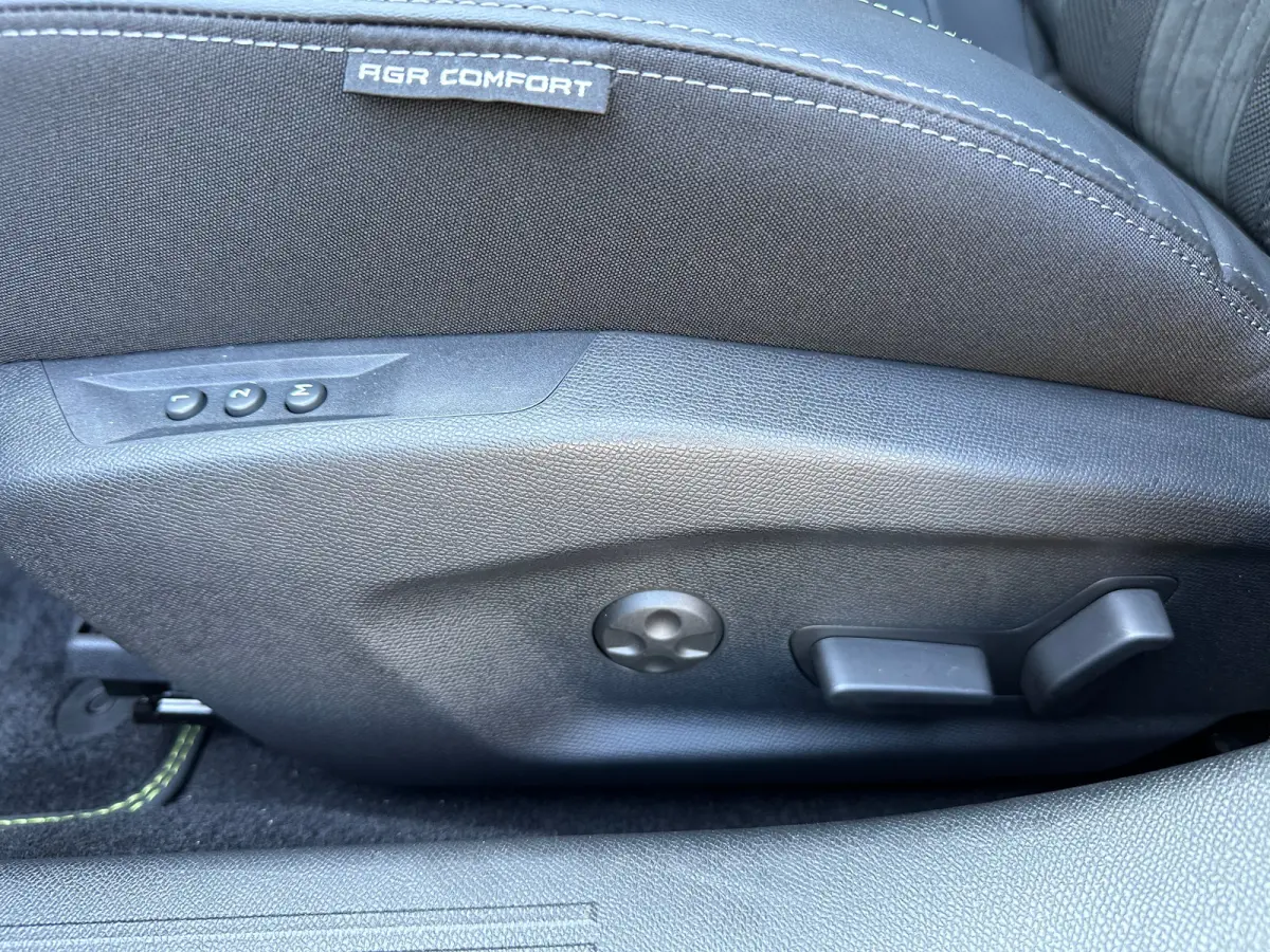 1.6 Plug-in Hybrid 180 GT | Apple Carplay / Android Auto | 360° Camera | Elek. Stoelen | Navigatie | Camera | Adaptieve Cruise Control | Achterbank in delen neerklapbaar | Achteruitrijcamer