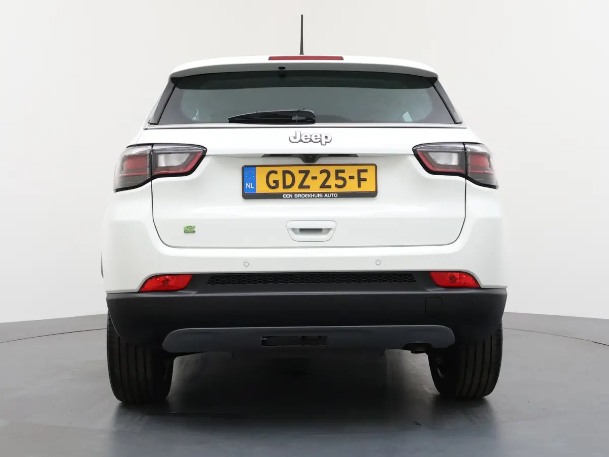 1.5T e-Hybrid Altitude / Navigatie / 360 Camera / Stuur -en stoelverwarming / Keyless / Draadloze telefoonlader / Carplay /