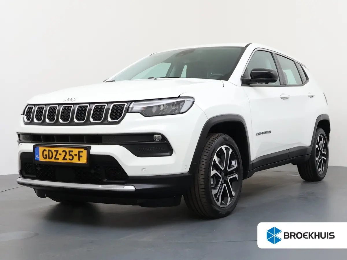 1.5T e-Hybrid Altitude / Navigatie / 360 Camera / Stuur -en stoelverwarming / Keyless / Draadloze telefoonlader / Carplay /