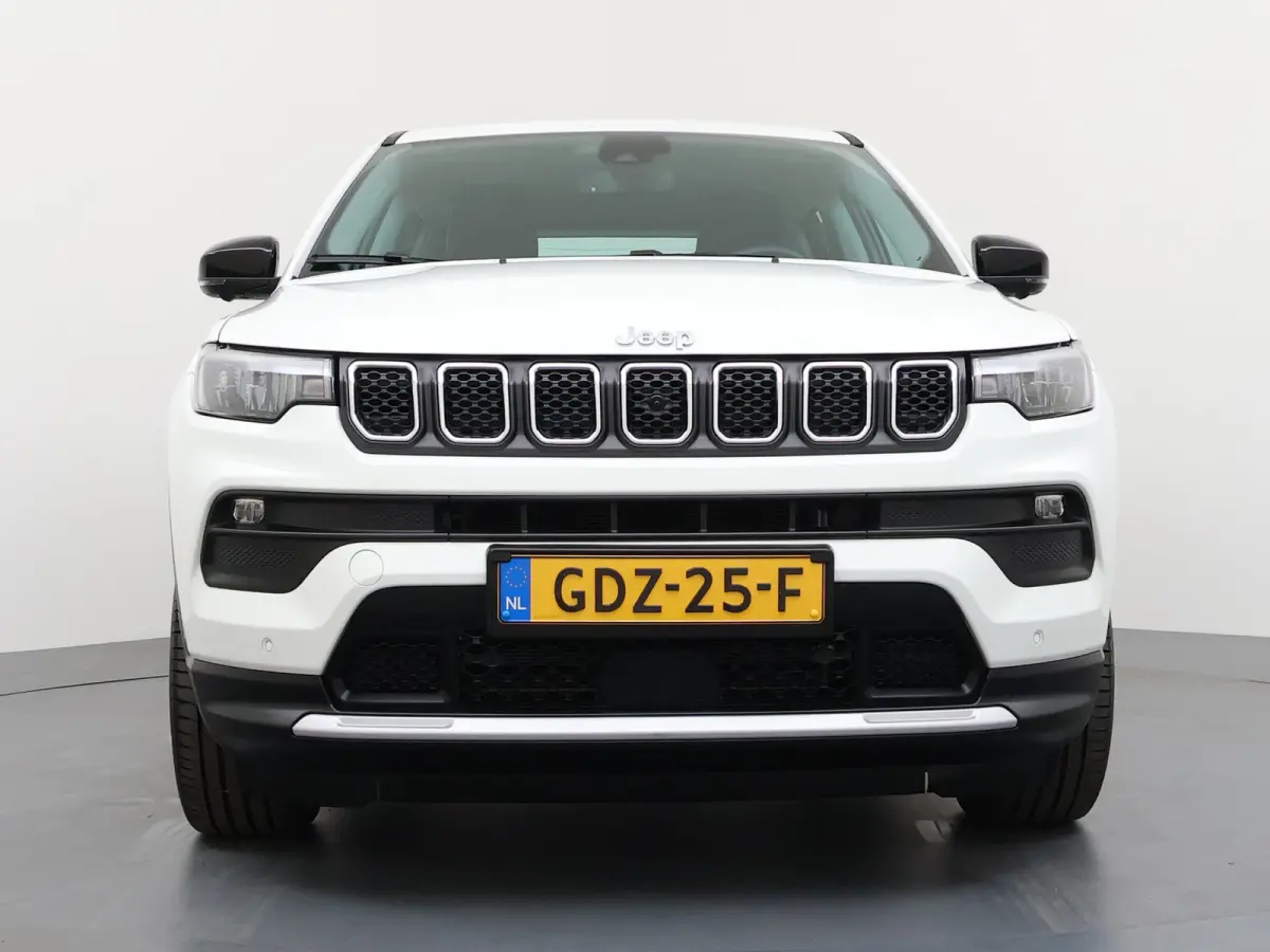 1.5T e-Hybrid Altitude / Navigatie / 360 Camera / Stuur -en stoelverwarming / Keyless / Draadloze telefoonlader / Carplay /