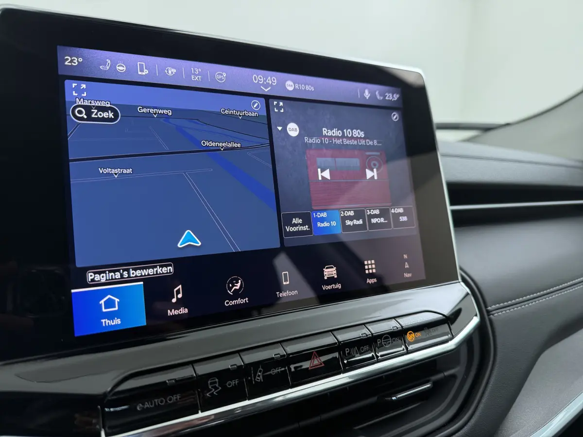 1.5T e-Hybrid Altitude / Navigatie / 360 Camera / Stuur -en stoelverwarming / Keyless / Draadloze telefoonlader / Carplay /