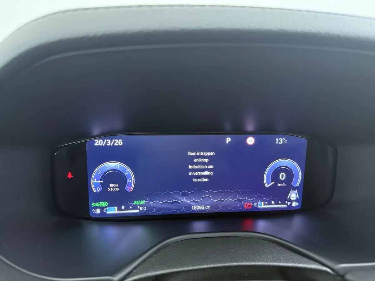 1.5T e-Hybrid Altitude / Navigatie / 360 Camera / Stuur -en stoelverwarming / Keyless / Draadloze telefoonlader / Carplay /