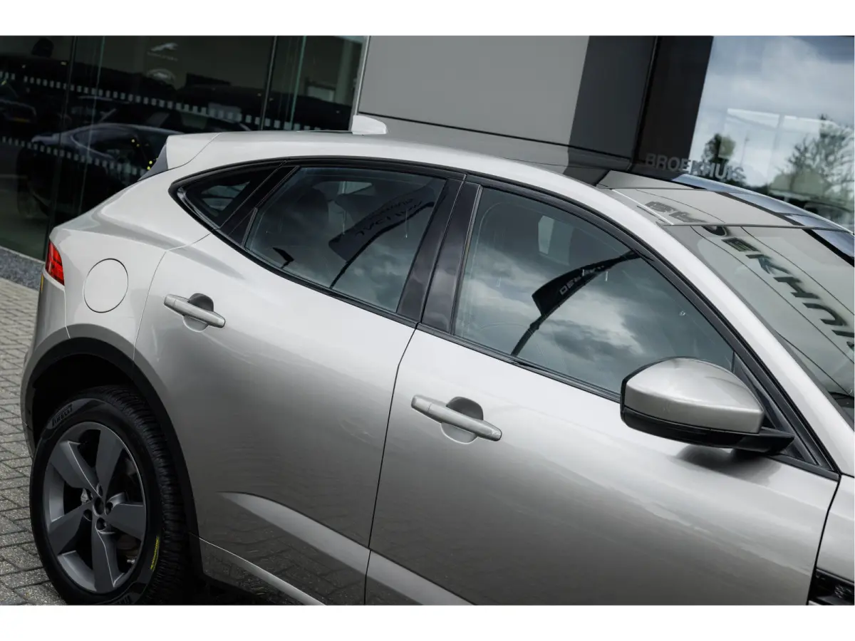 P250 AWD R-Dynamic S | Panoramadak | Elektr achterklep | Black Pack | Verwarmbare voorstoelen |