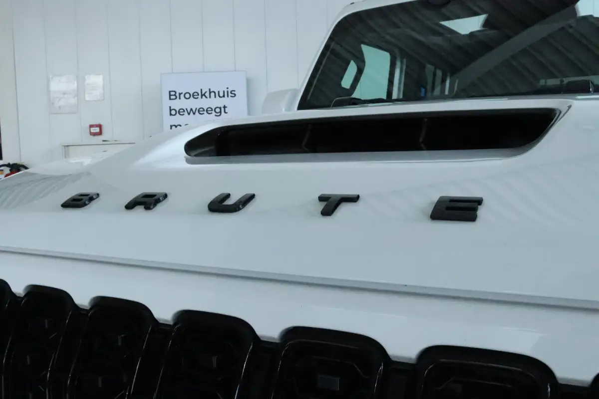 4xe 380 Sahara BRUTE ''OP AFSPRAAK'' | NL-Auto | BRASS | Skyone | Adaptieve Demping | Adapt. Cruise | Alcantara | Carplay | Keyless | 20 Inch