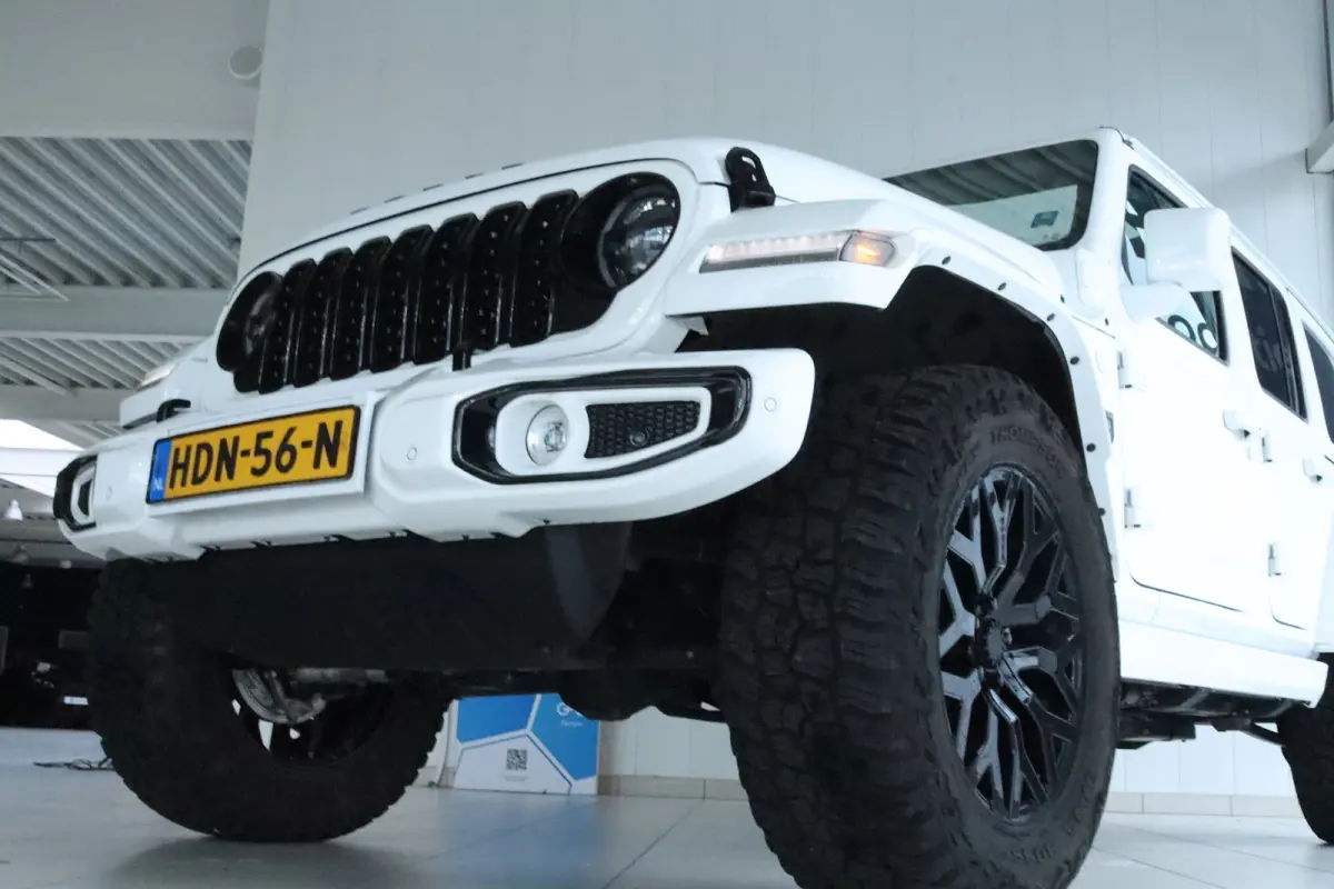 4xe 380 Sahara BRUTE ''OP AFSPRAAK'' | NL-Auto | BRASS | Skyone | Adaptieve Demping | Adapt. Cruise | Alcantara | Carplay | Keyless | 20 Inch