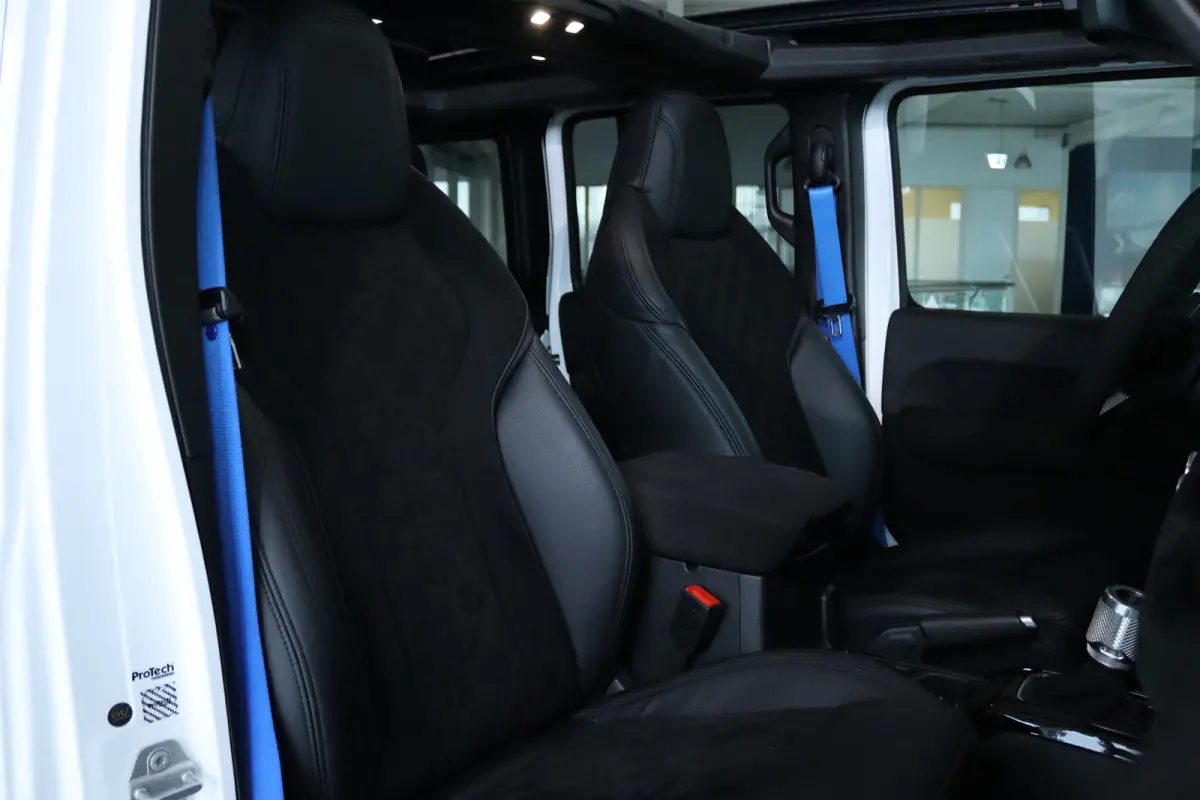 4xe 380 Sahara BRUTE ''OP AFSPRAAK'' | NL-Auto | BRASS | Skyone | Adaptieve Demping | Adapt. Cruise | Alcantara | Carplay | Keyless | 20 Inch
