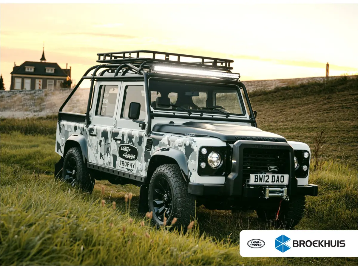Crew Cab TROPHY 2 Works V8 | 1 of 4 LHD Defender Trophy 2 Crew Cab | WARN |