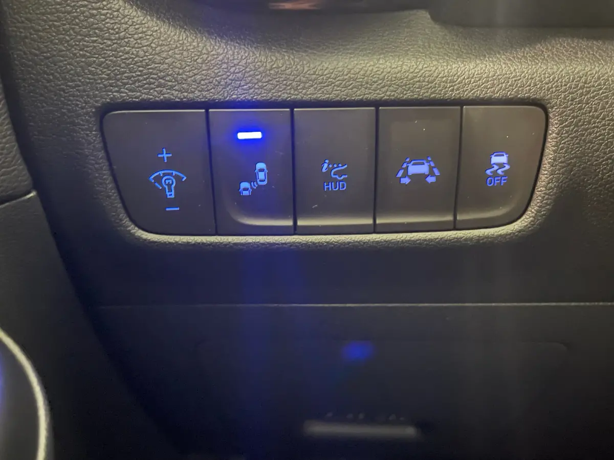 1.6 T-GDI Premium | Head up display | Achteruitrijcamera | Stoelverwarming + stuurwiel verwarming | Krell Audio | Lime Colour Pack | Achteruitrijcamera | Airco (automatisch) | Apple Carplay/